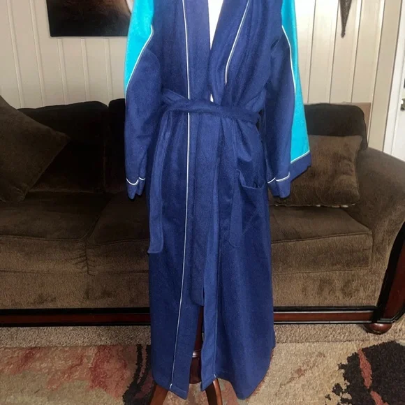 Classic collection by Van Heusen Men’s Navy/Turquoise ~ One Size Robe ~ New - Picture 6 of 16